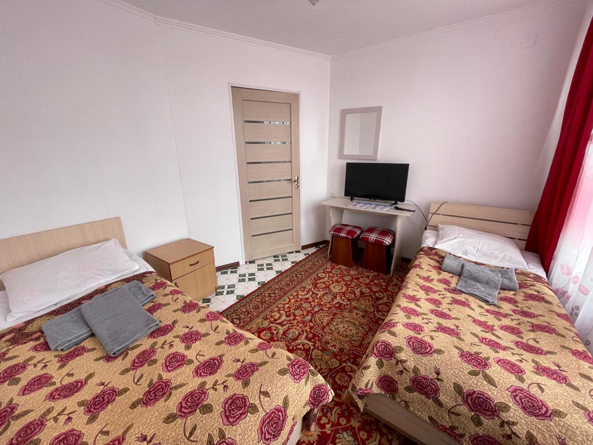 Guest House Ugra Barskoon ภายนอก รูปภาพ