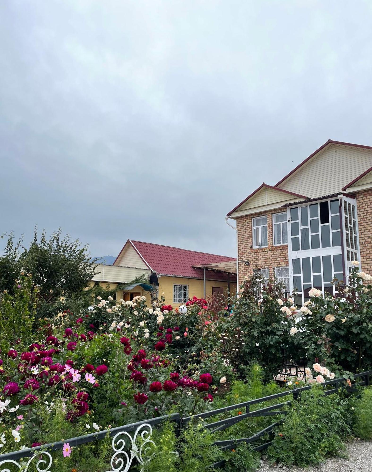 Guest House Ugra Barskoon ภายนอก รูปภาพ