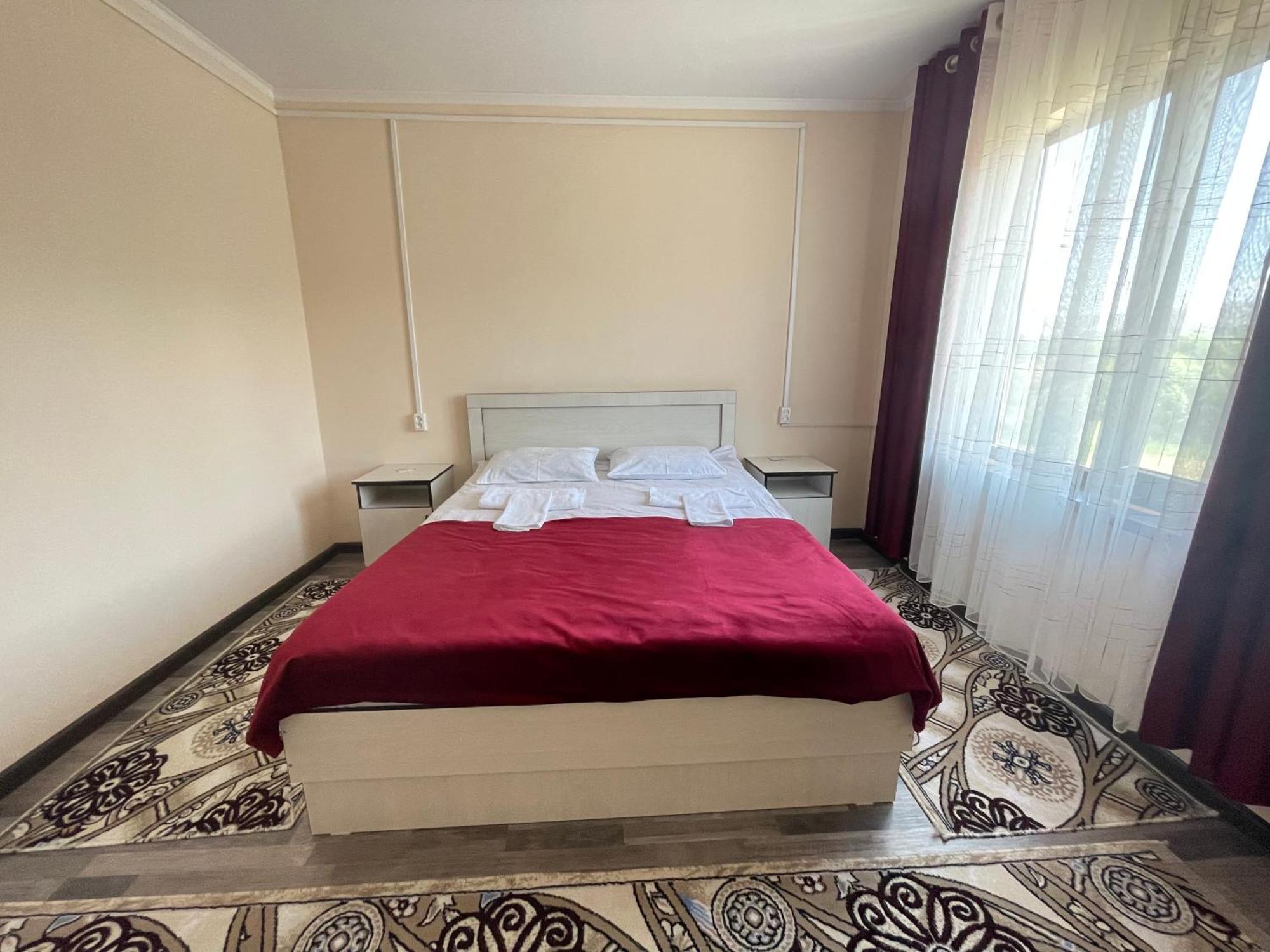 Guest House Ugra Barskoon ภายนอก รูปภาพ